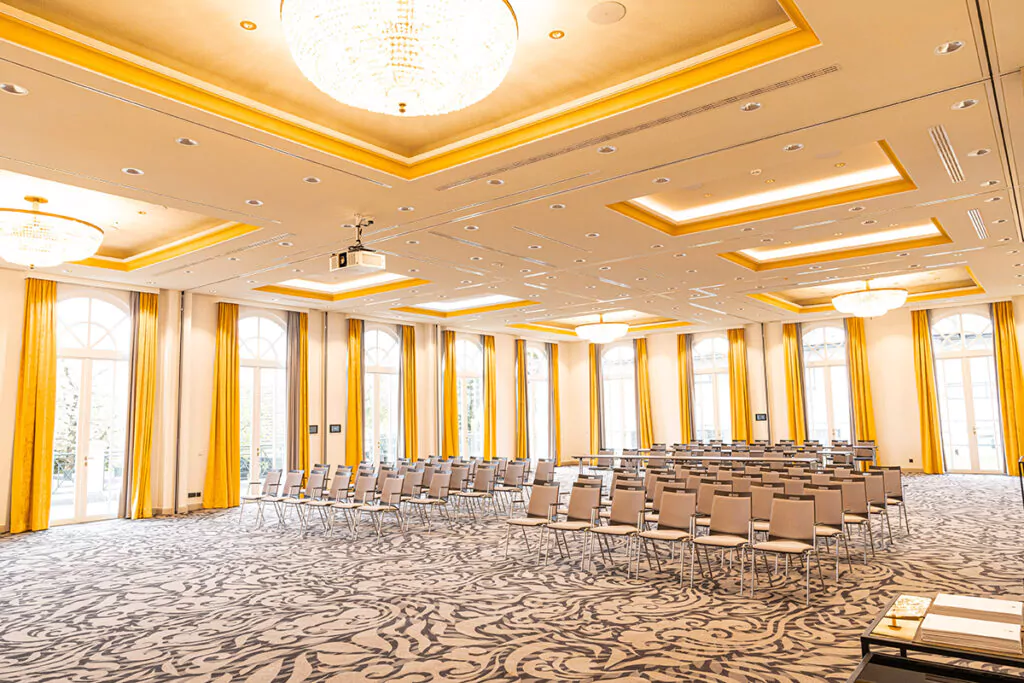 Der Ballsaal - unser Raum für die großen Sessions. Foto. Fleesensee Schlosshotel GmbH