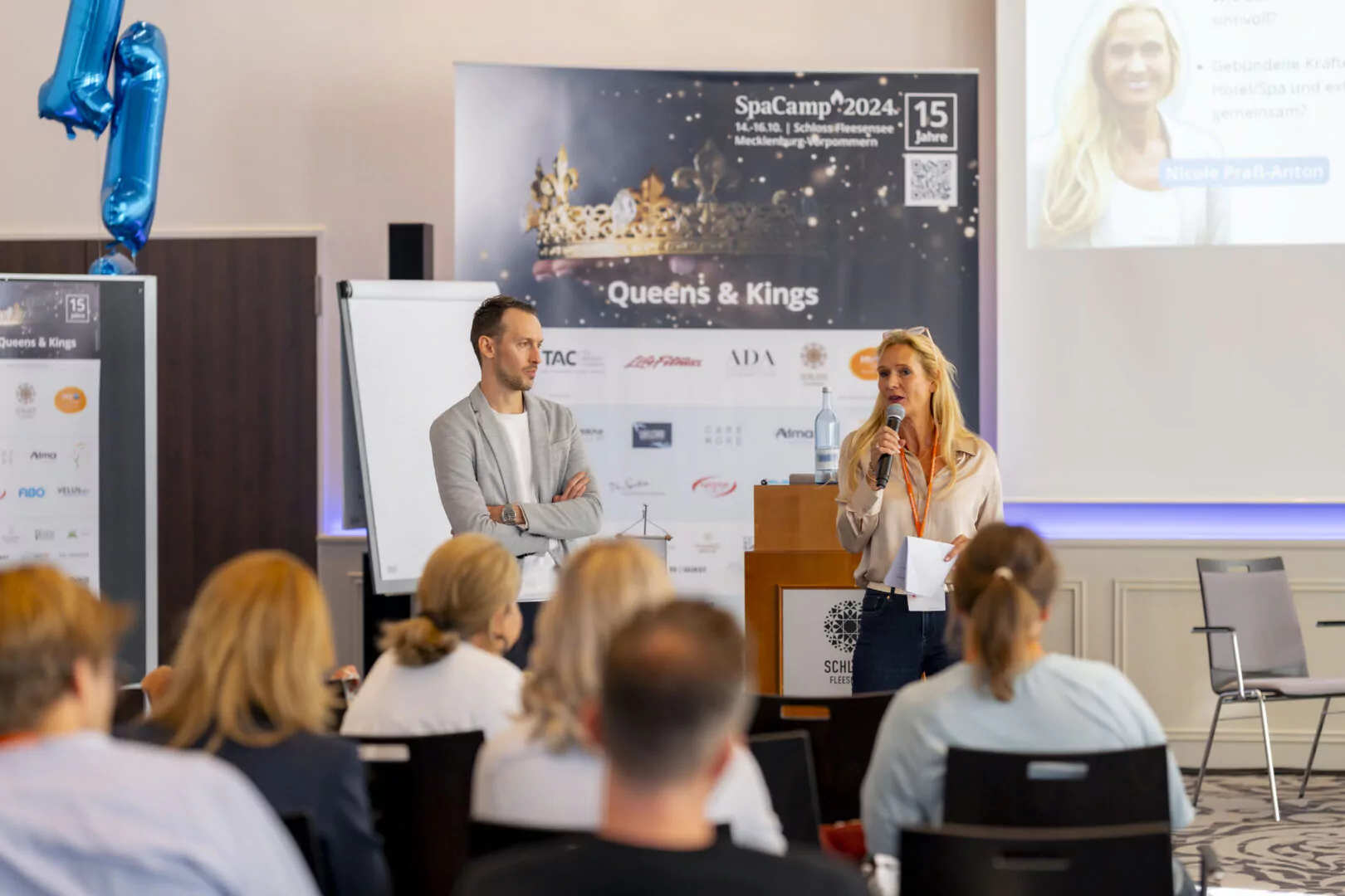 Christopher Dippe und Nicole Praß-Anton bei Diskussionsrunde zum Thema "Retreats". Foto: SpaCamp/Lukas Geu