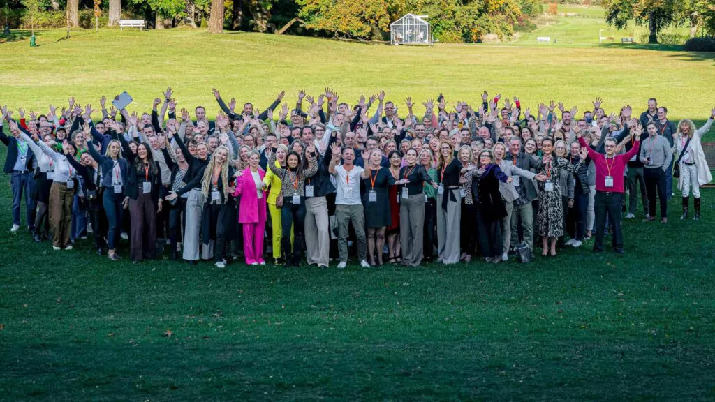 Eine starke Spa-Community - beim SpaCamp 2024 auf Schloss Fleesensee. Foto: SpaCamp/Lukas Geu